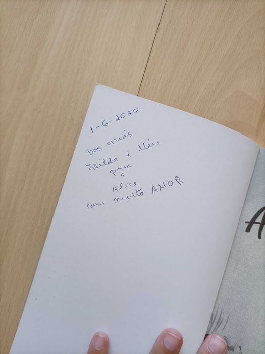 Livro-espelho mágico