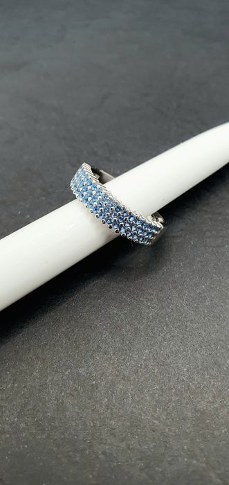 Pierścionek srebrny p.925 z niebieskimi cyrkoniami