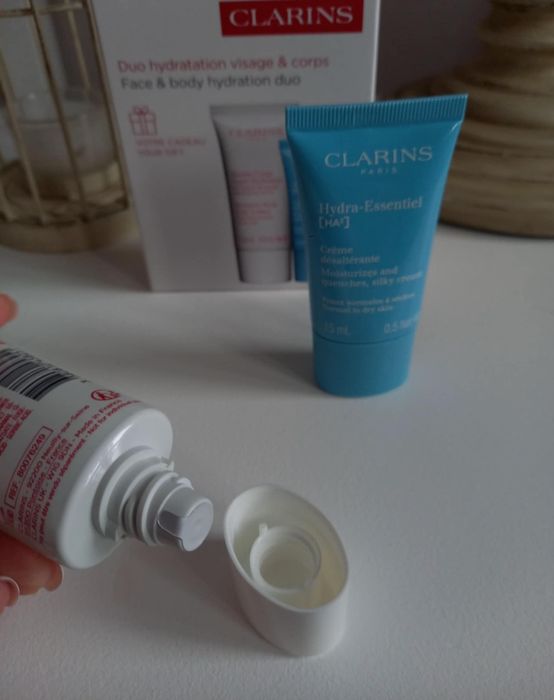 Подарунковий набір від Clarins (крем hydra-essentiel та body lotion)