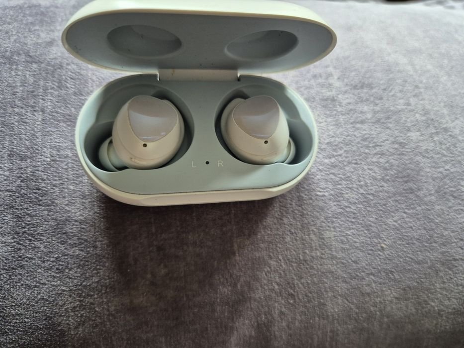 0Słuchawki bezprzewodowe Samsung Galaxy Buds, stan bdb