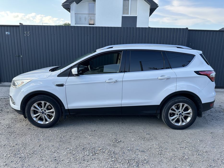 Ford Escape 2017 року 2л,газ/бензин