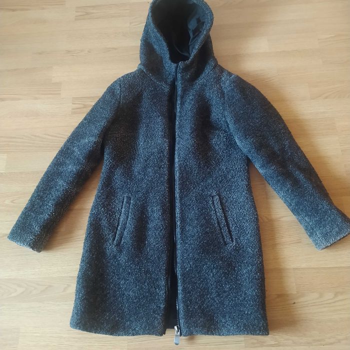 Płaszcz szary z kapturem na zamek 38