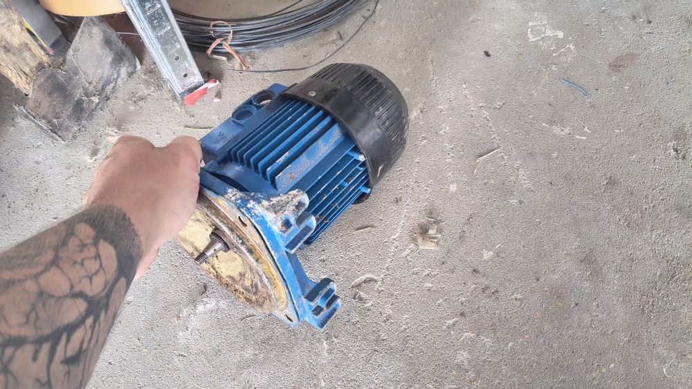 Silnik elektryczny 230v  1kw 2800obr.