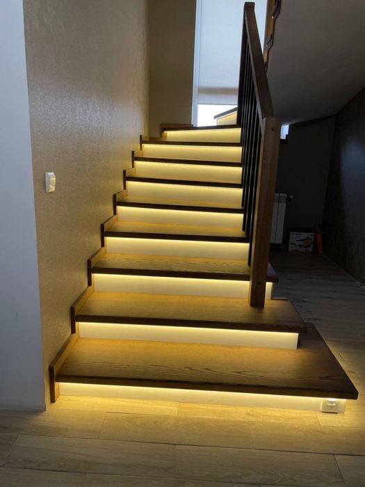 Лестница в дом,обшивка деревом,сходи для дому