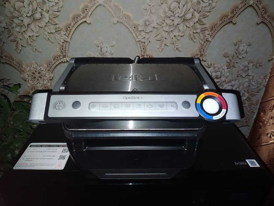 Гриль-барбекю електричний Tefal GC717D10