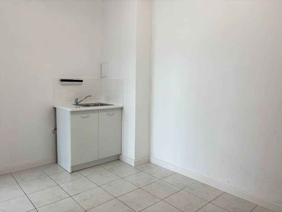 Lokal z witrynami na wynajem