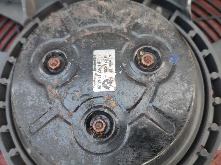 BMW E39 / E38 Oryginalny wentylator chłodnicy klimatyzacji 3 PINY OEM
