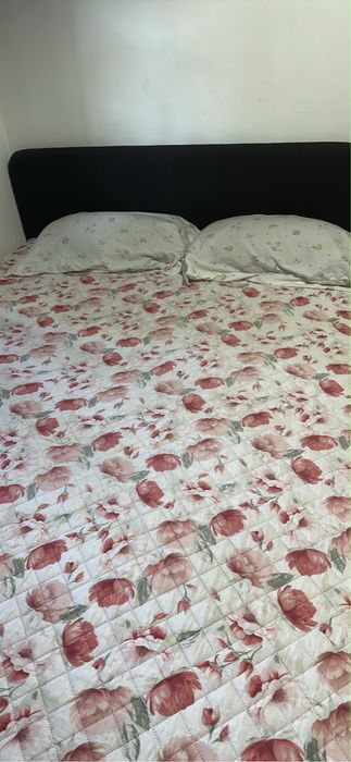 Cama de casal azul