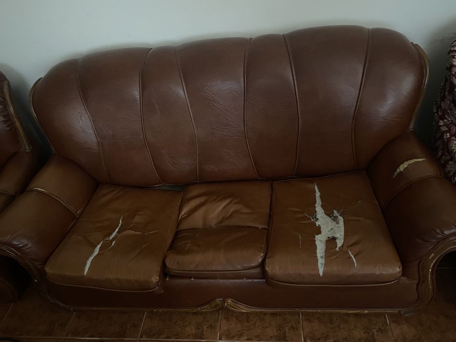 Vendo conjunto de sofás Branca • OLX Portugal