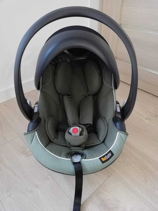 Fotelik samochodowy besafe z bazą do samochodu.