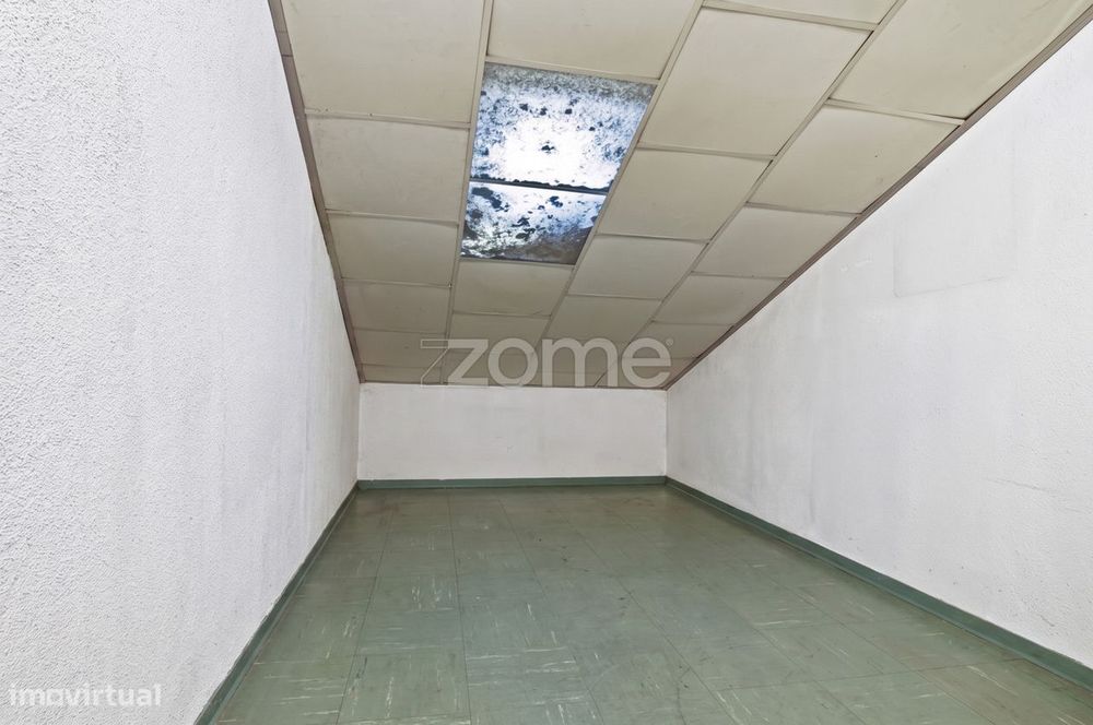 T2 remodelado com 108 m² em Carnaxide, junto à Escola Secundária
