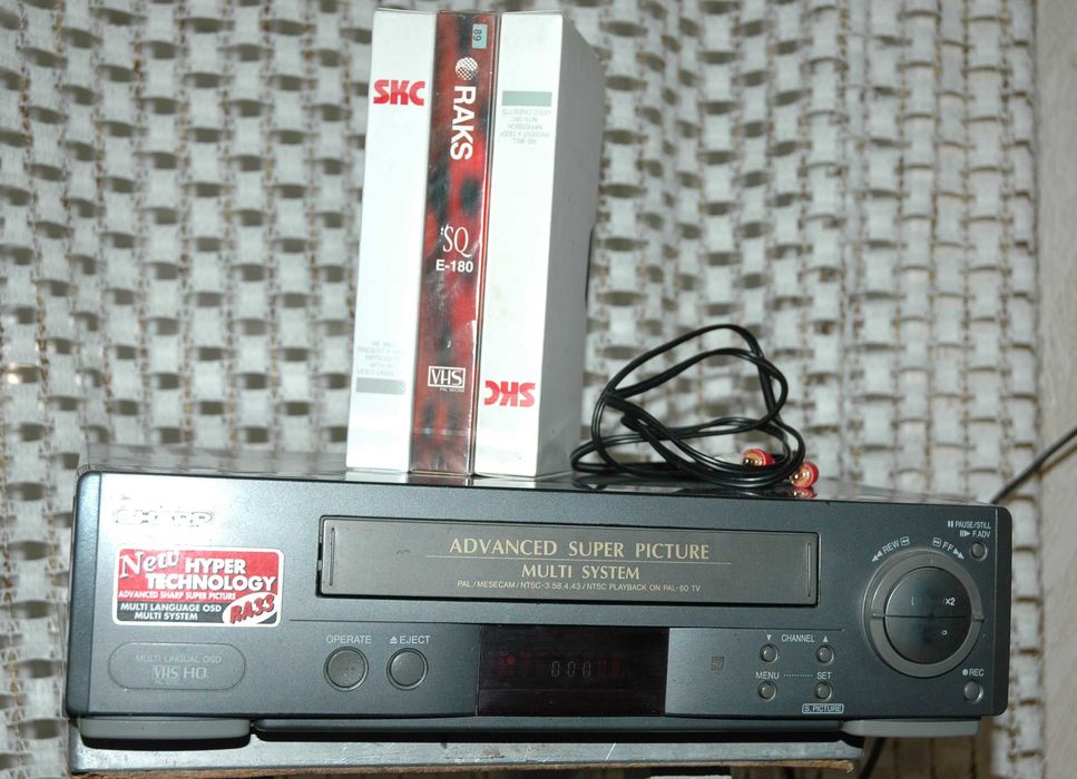 Продам видеомагнитофон SHARP и 140 штук кассет с фильмами