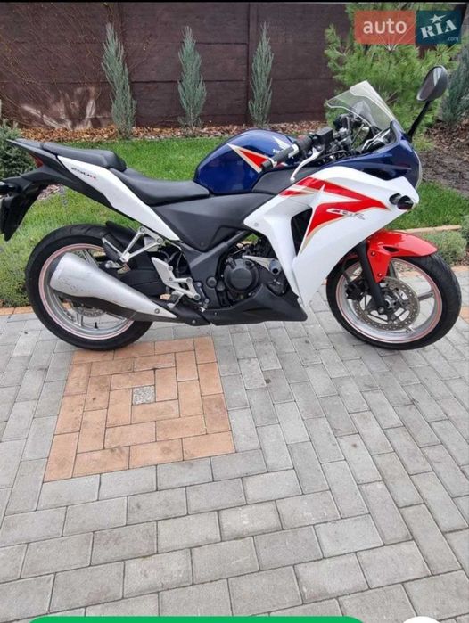 Мотоцикл Honda cbr250r 2011 года