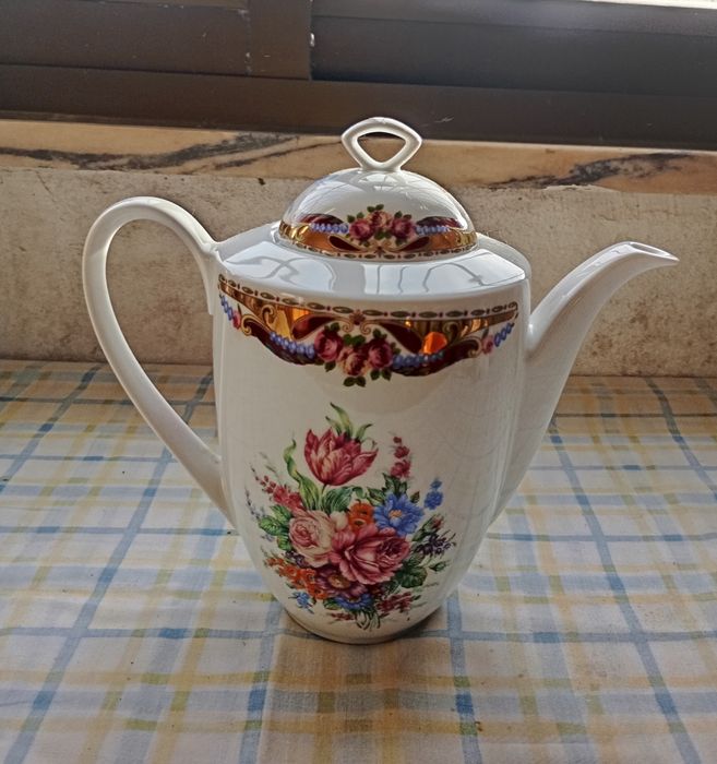 Bule / Cafeteira Antiga em Porcelana Floral com Dourados