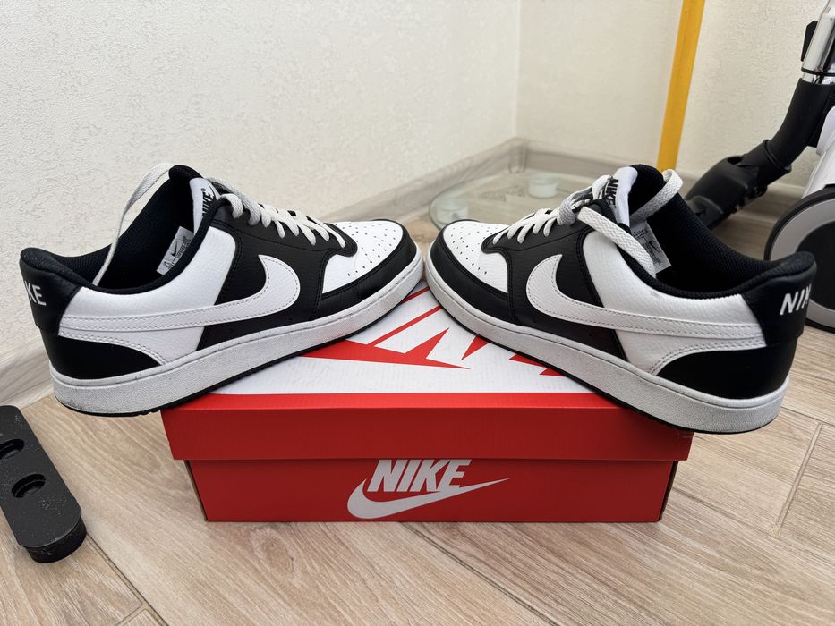 Продам кросівки Nike Court Vision, Adidas Ozweego, Adidas Superstar