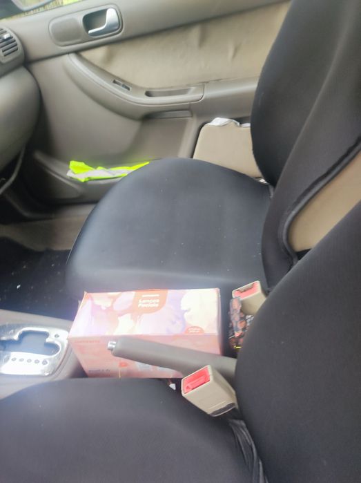 Vendo Audi A1 caixa automática  muito resistente  BOM.