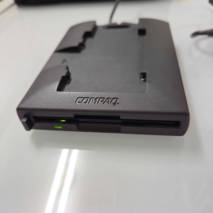 COMPAQ CONTURA AERO 4/33C + Drive de disquetes + Carregador + Bolsa de transporte (tudo original e a funcionar)