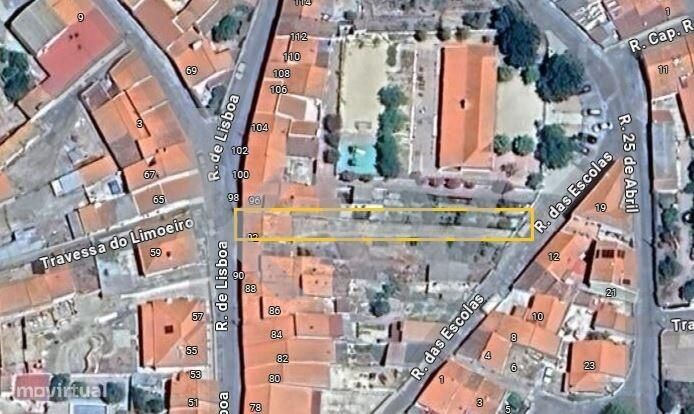 Casa c/ terreno de 561,75 m2 c/ viabilidade de construção de moradias