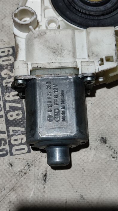 Моторчик заднього правого склопідйомника MB ML W164 A2518200208