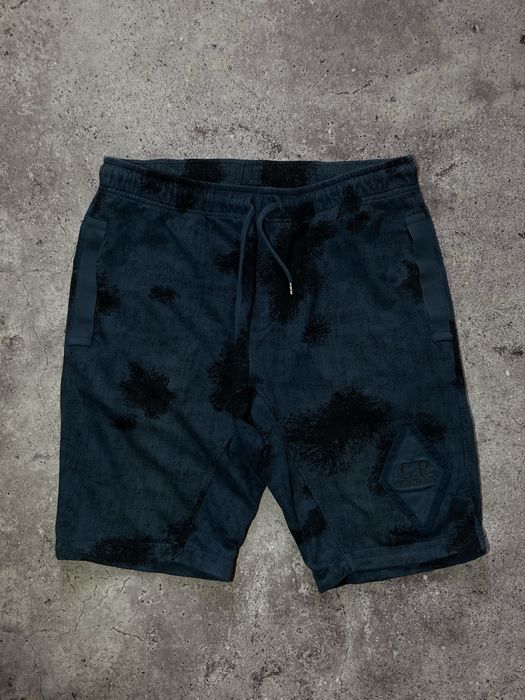Чоловічі шорти CP Company Bermuda Camo розмір Ххл