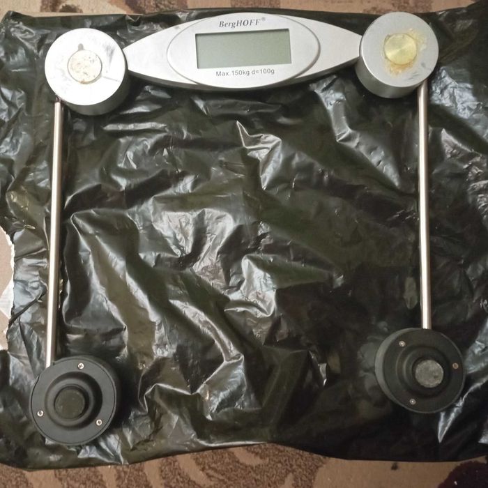 електронна напольна вага Бергофф Berghoff