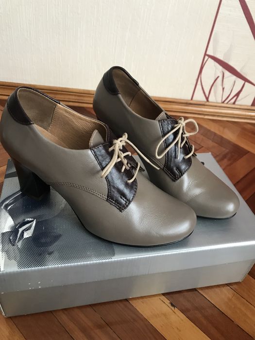 Продаються шкіряні туфлі