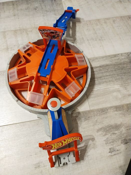 Hot wheel garaż tor wyrzutnia  mattel
