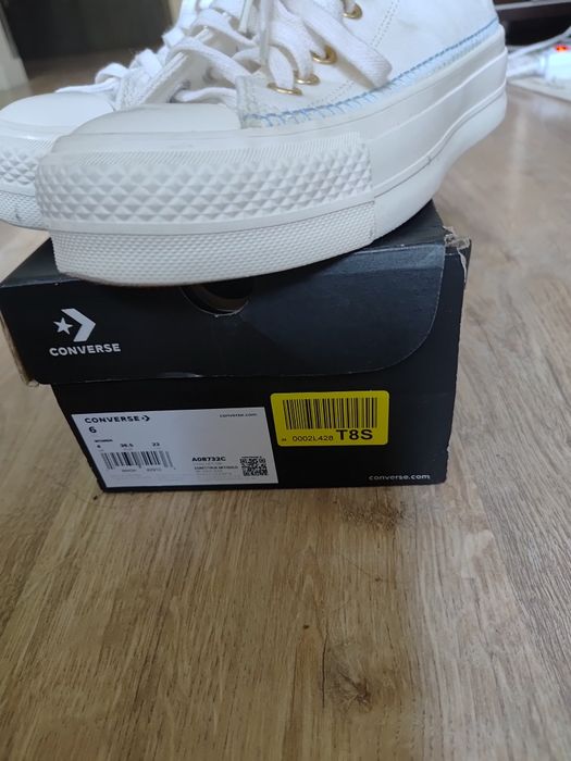 Białe converse na podeszwie all star chuck taylor ox lift