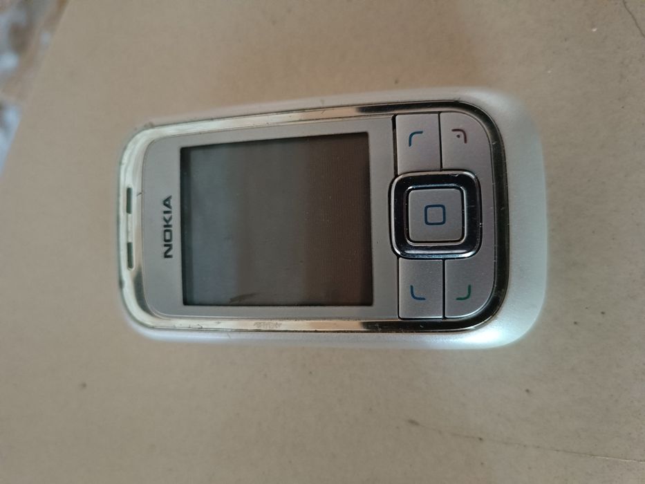 Nokia telefon z wysuwaną klawiaturą i klawiszami