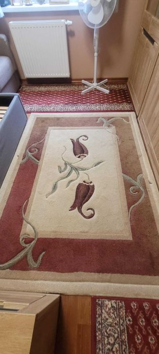 Dywan w kwiaty bardzo dobrej jakości.