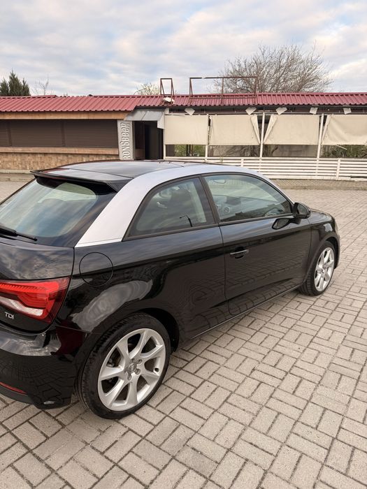 Продам машину Audi A1