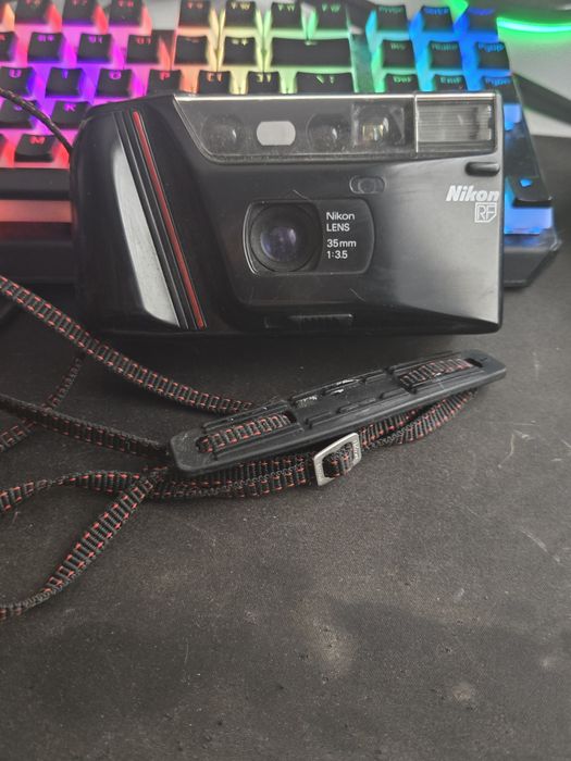 Aparat analogowy Nikon rf