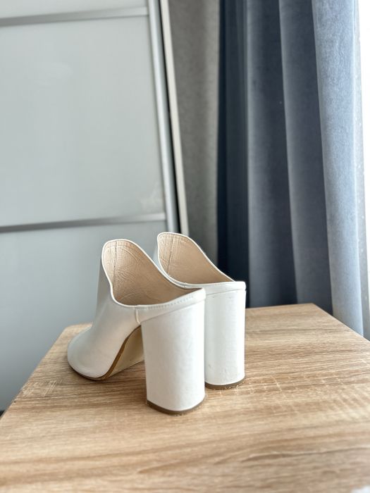 Туфлі босоніжки білі на весілля заручини випускний Італія шкіра 40 роз