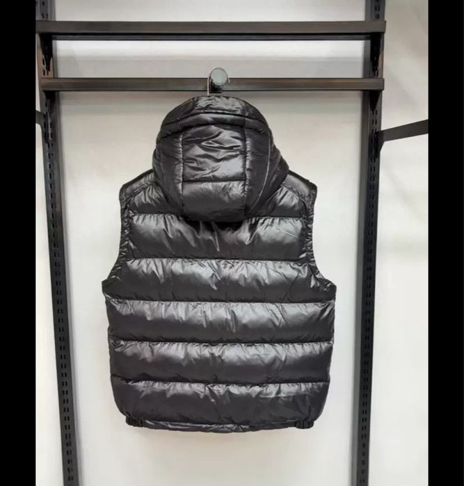 Жилетка Moncler глянцева чорна
