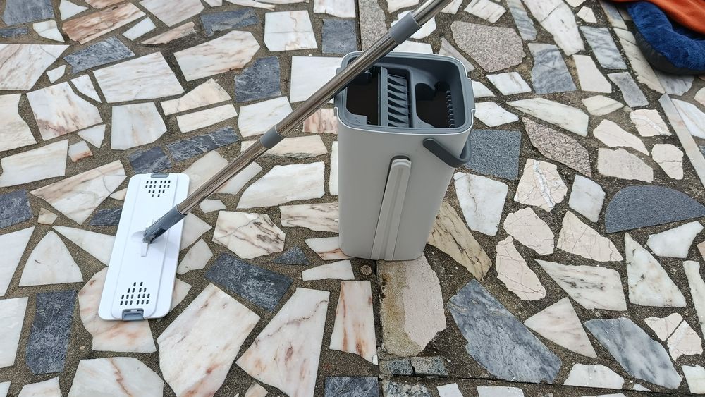 Balde com mopas usado