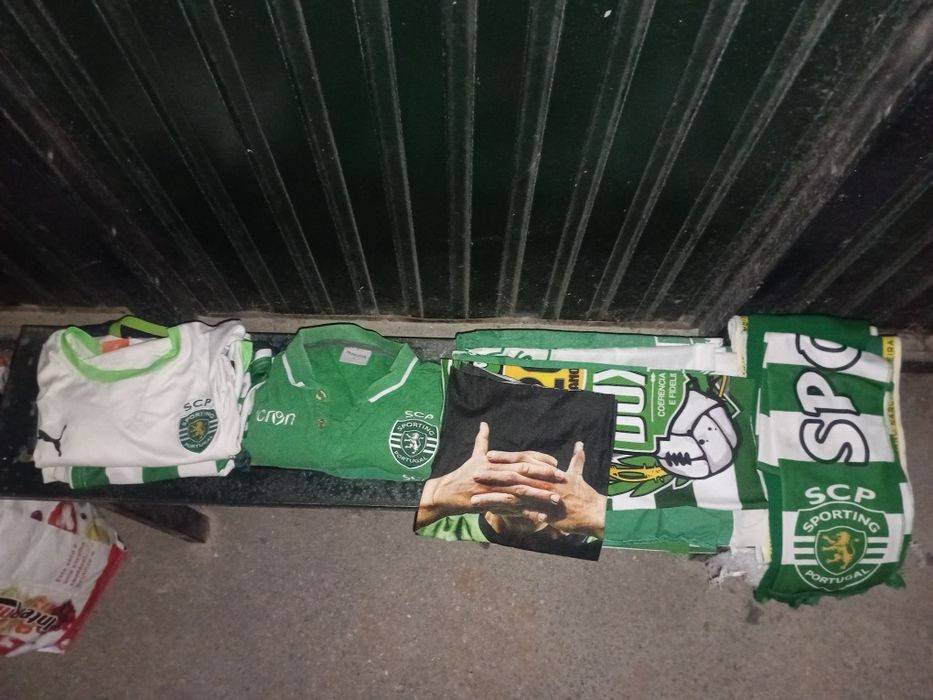 Cachecol e camisolas do Sporting