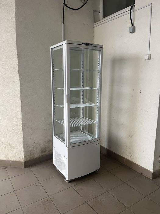 Холодильна Вітрина Десертна Кондитерська Обʼєм 235 літрів Німеччина