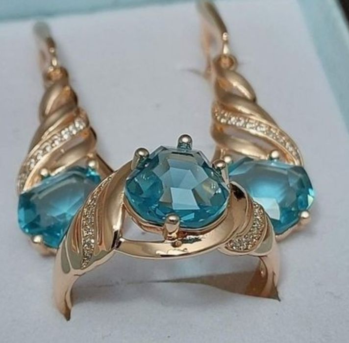 Pierścień Różowe złoto 585 czerwone oczko x 2 + komplet biżuterii