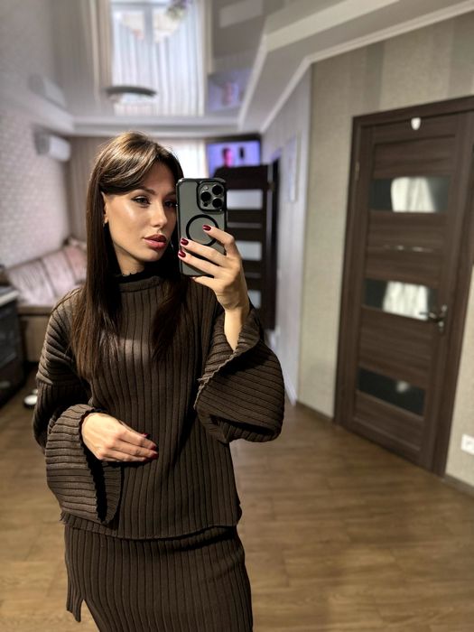 костюм в вязаный юбка и свитер бренда Cooshh