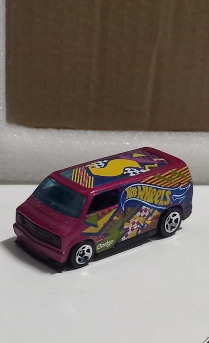 Dodge van hot wheels