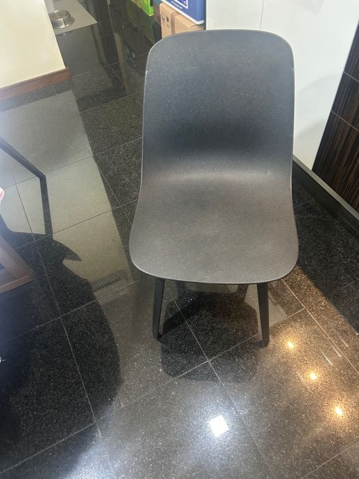 2 frigoríficos mesa e 4cadeiras e mesas de centro