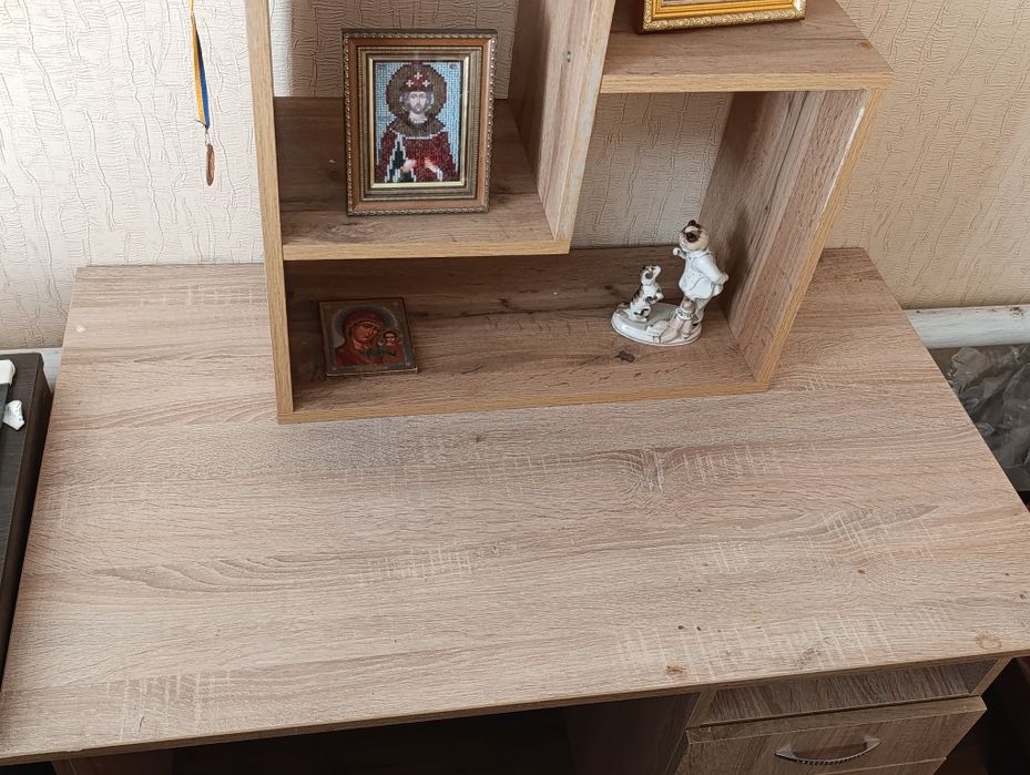 Компютерний стіл, шифанер