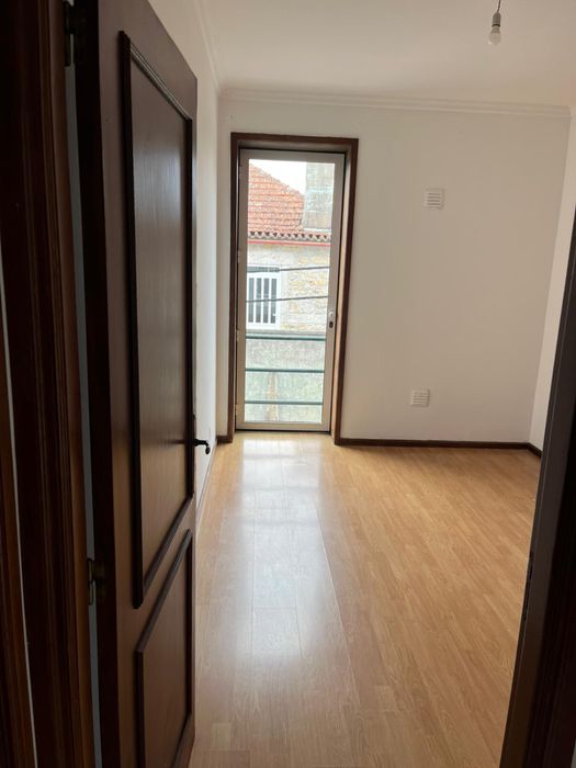 Apartamento T2, sito no lugar das Neves, Vila de Punhe