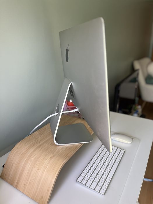 Apple iMac 21.5” | Intel Core i5 | 16GB RAM | SSD 1TB | Retina 4k | Teclado + Rato