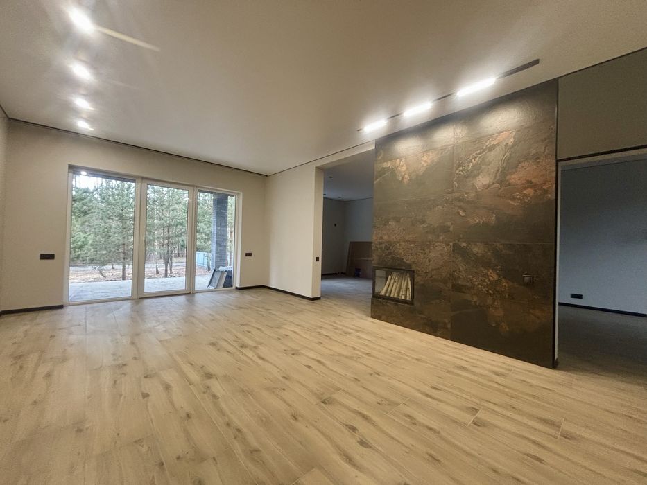 Продам будинок з ремонтом та бомбосховищем в Дмитрівці