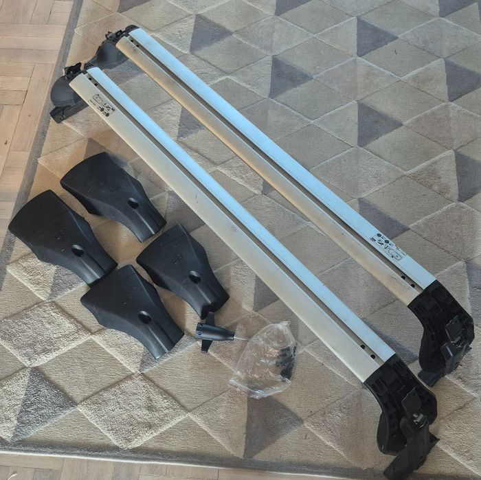 Oryginalny bagażnik dachowy Toyota – belki + mocowania (Toyota C-HR 2018)