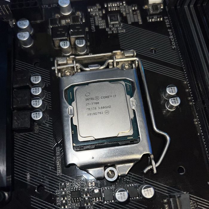 Комплект Gigabyte GA-B250M-D3H + Intel Core i7-7700
