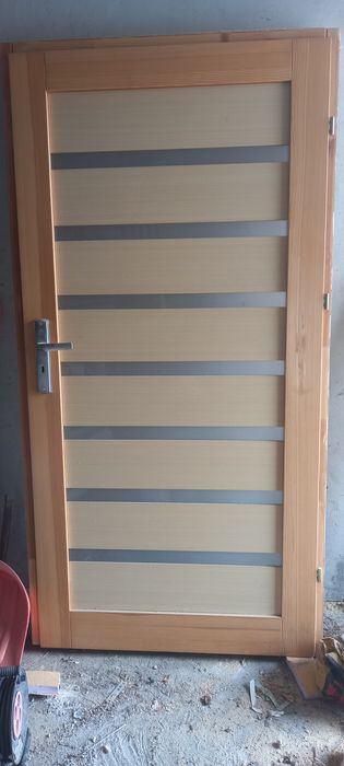 Drzwi wewnętrzne drewniane