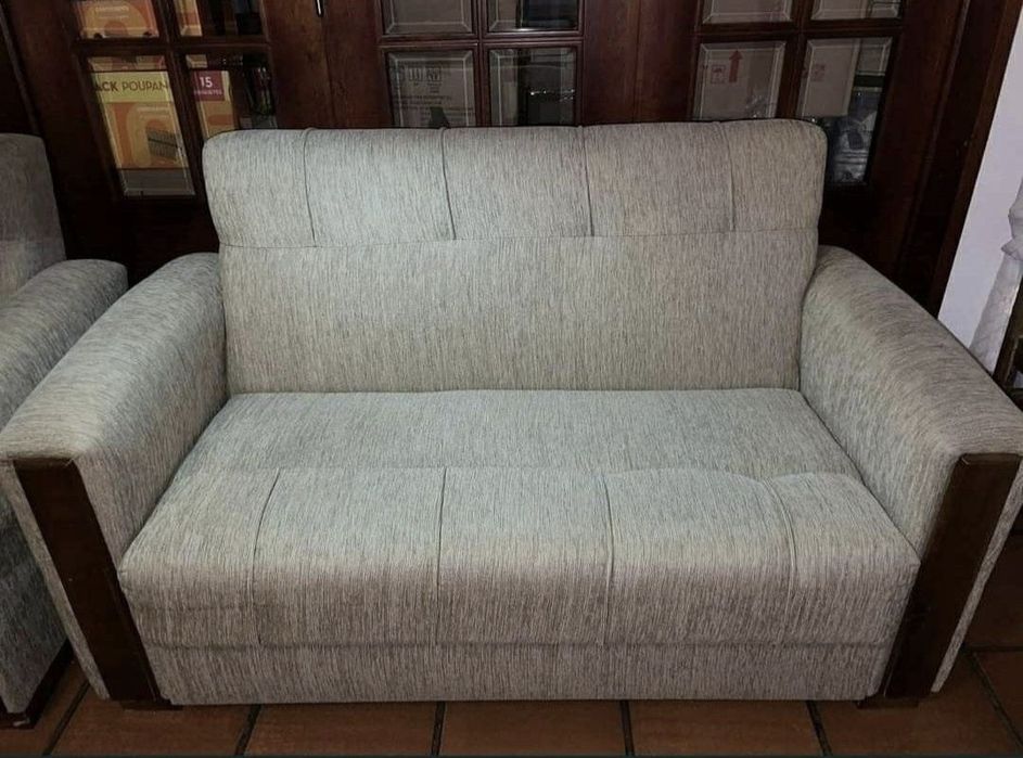 Parecem bons, e estão  muito bons. Nao é para dar é para vender Veja o preço de sofas iguais a estes e depois falamos. Preço mensagem privada.