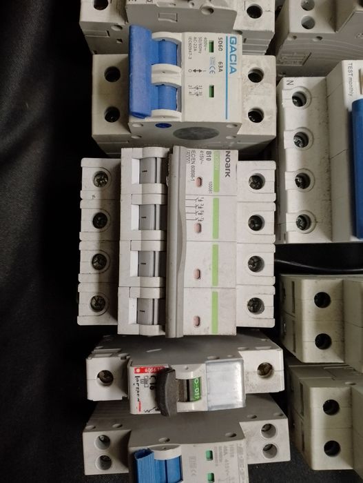 Bezpieczniki,przepięciówki,elektryka,budowa,remont,prąd,esy,Hager,sep